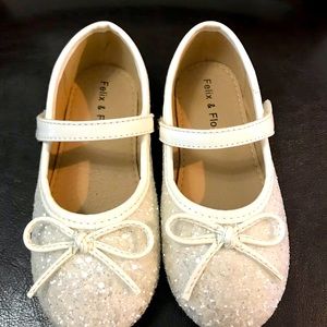 Glitter white dress shoes, 10 toddler girl. EUC